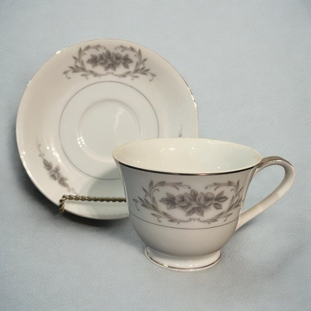 Gildhar Ltd. Footed Tea Cup & Saucer Set Elsinore